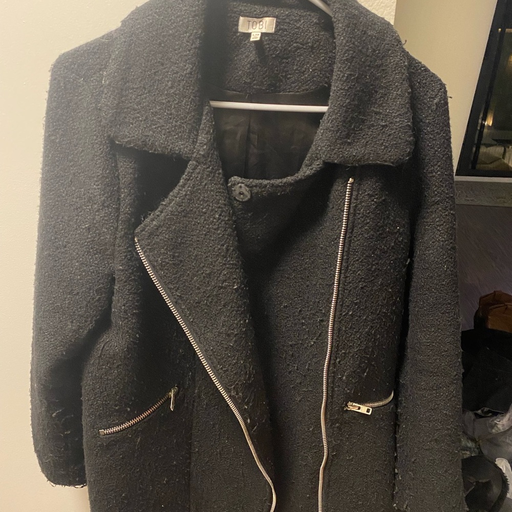 Tobi Black Cozy Coat - Zipper accents with pockets